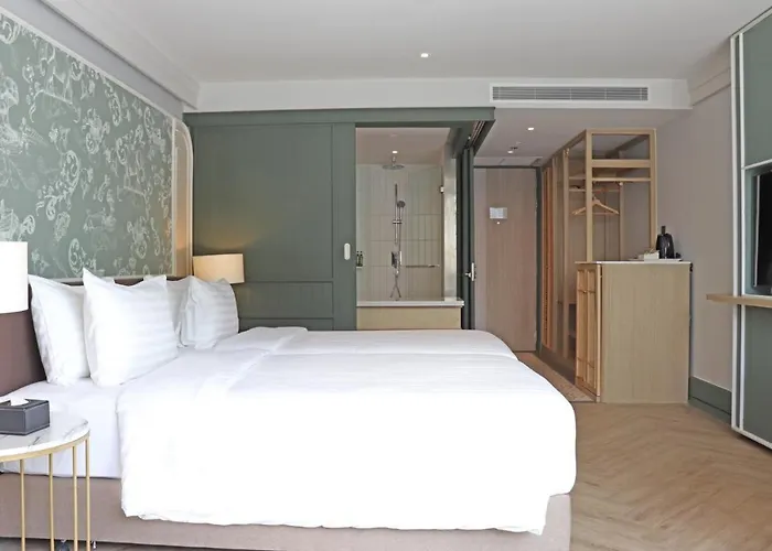 Отель The Quarter Chaophraya By Uhg - Riverfront Hotel, Walk To Iconsiam 4*