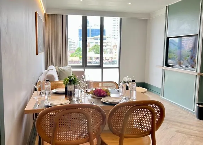 Отель The Quarter Chaophraya By Uhg - Riverfront Hotel, Walk To Iconsiam Бангкок