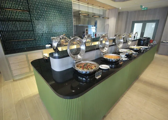 Отель The Quarter Chaophraya By Uhg - Riverfront Hotel, Walk To Iconsiam Бангкок
