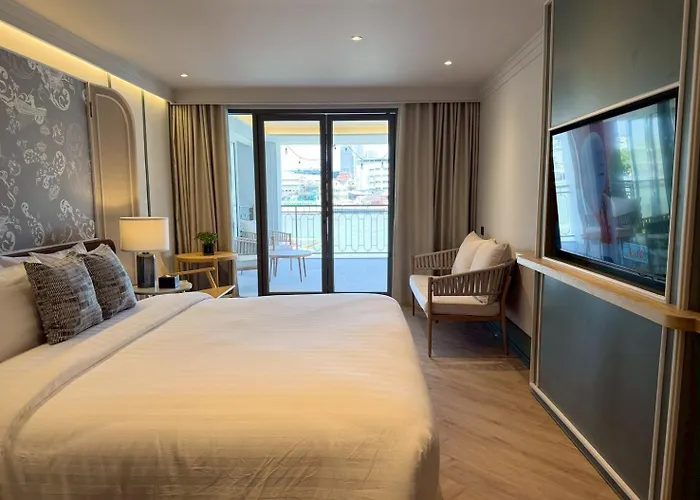 Отель The Quarter Chaophraya By Uhg - Riverfront Hotel, Walk To Iconsiam 4*