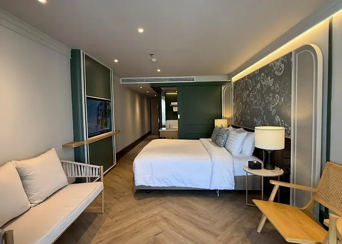 Отель The Quarter Chaophraya By Uhg - Riverfront Hotel, Walk To Iconsiam Бангкок